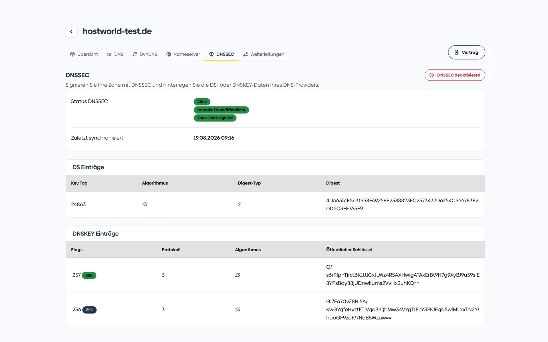 DNSSEC-Ansicht im Kundenmenü mit den Statusanzeigen Aktiv, DS veröffentlicht und Zone signiert sowie den DS- und DNSKEY-Einträgen