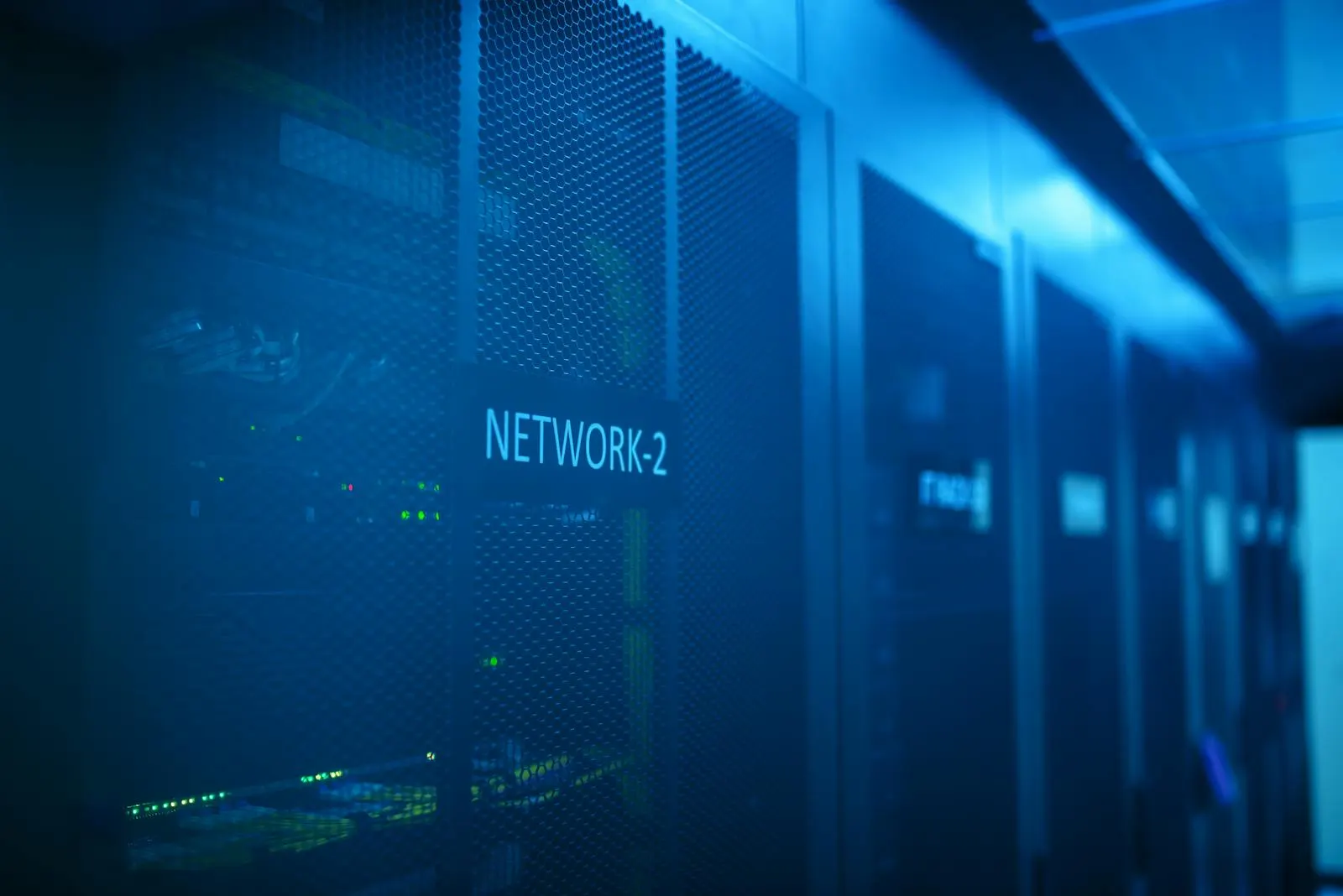 Netzwerk-Rack mit sauberer Verkabelung – die Technik, die unser Support selbst betreut