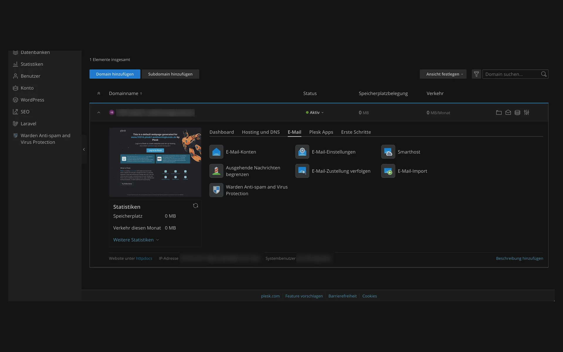 Reiter „E-Mail“ in Plesk mit E-Mail-Konten, E-Mail-Einstellungen, Smarthost, Begrenzung ausgehender Nachrichten, Zustellungsverfolgung, E-Mail-Import und Anti-Spam-Schutz